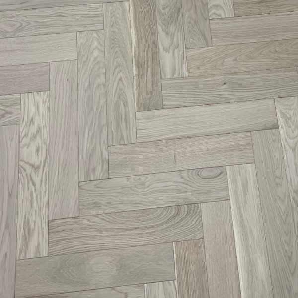 90mm x 10/3mm x 450mm Oak Brush & Invisible Lacquered Herringbone Engineered Rustic Flooring 