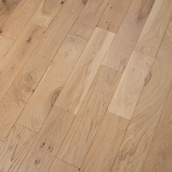 125mm x 10/2.5mm x random lengths Lightly Brushed Oak Invisible Lacquered Rustic Grade Engineered Wood Flooring 